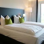 Lh By Wmm Hotel *