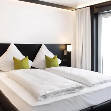 Lh By Wmm Hotel *